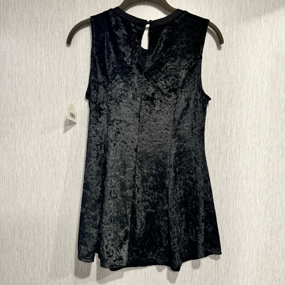 Altar’d State Black Crushed Velvet Sleeveless Top size Medium Key Hole Back NWT - Picture 5 of 5
